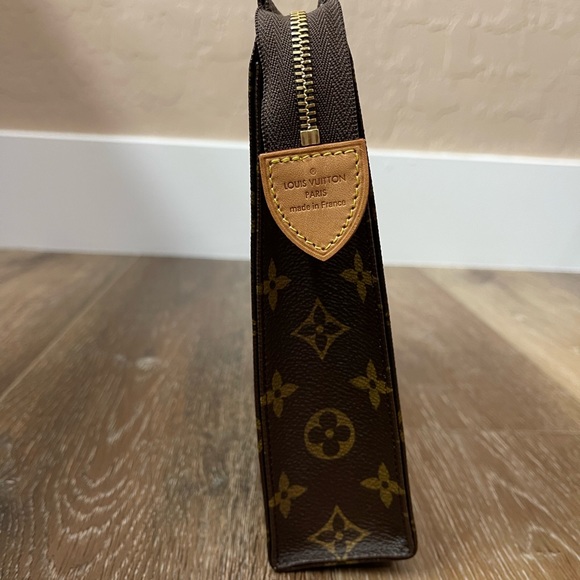 Louis Vuitton Toiletry Pouch Monogram Canvas 26 - Picture 8 of 10